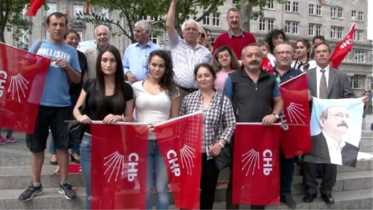 Kılıçdaroğlu\'na Yönelik Saldırılar Köln\'de Protesto Edildi