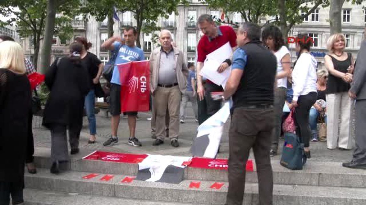 Kılıçdaroğlu\'na Yönelik Saldırılar Köln\'de Protesto Edildi
