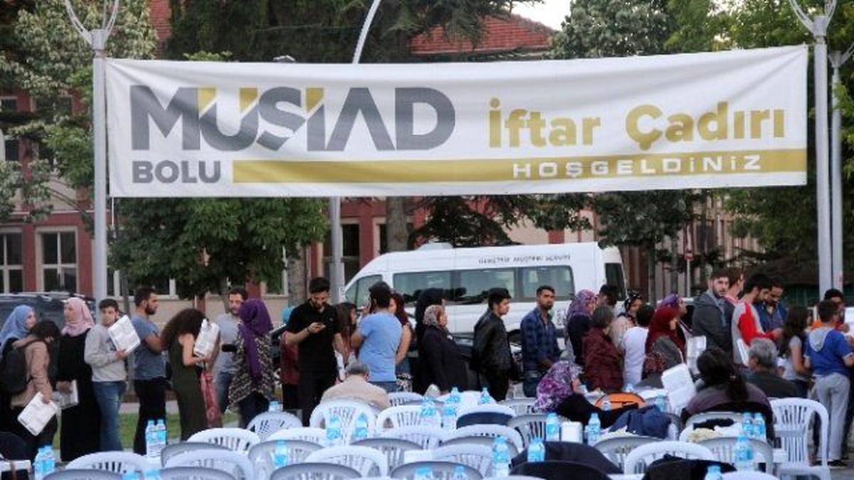 Müsiad, Kardeşlik Sofrasında Günde 800 Kişiye İftar Yemeği Veriyor