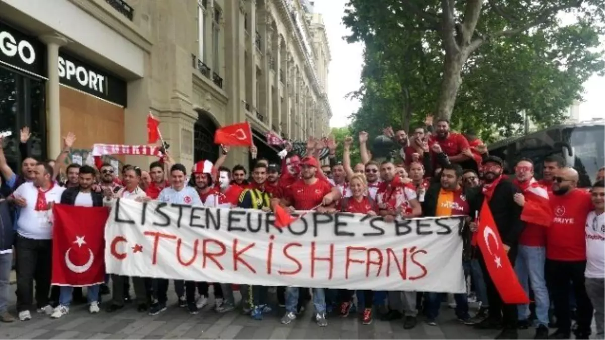 Paris\'te Türk Coşkusu