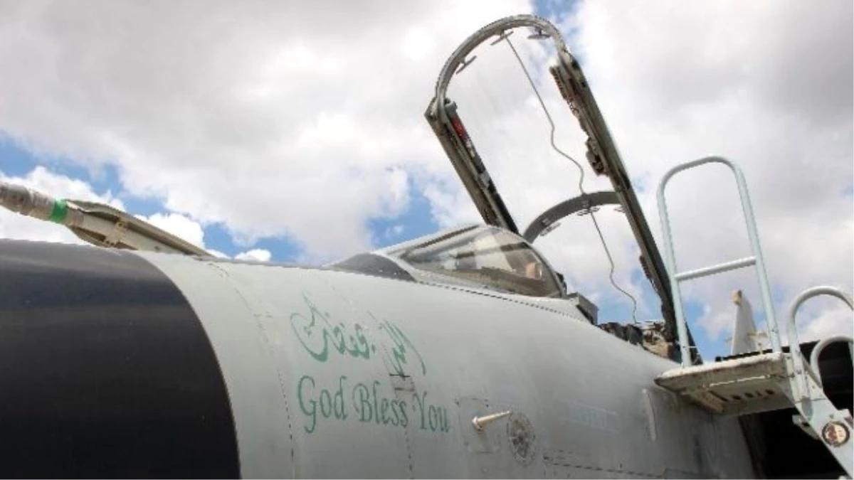 Suudi Savaş Uçaklarında \'Allah Korusun Seni\' Yazısı