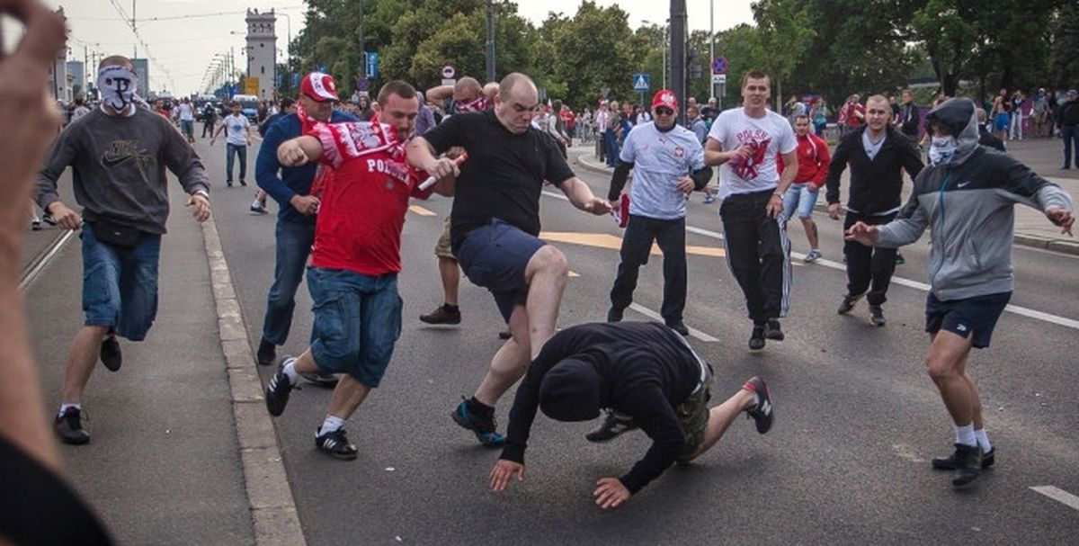 UEFA\'dan İngiltere ve Rusya\'ya İhraç Uyarısı!