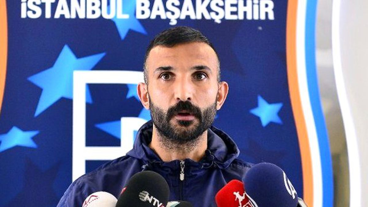 Yalçın Ayhan, Hırvatistan Maçı Sonrasında Göndermede Bulundu