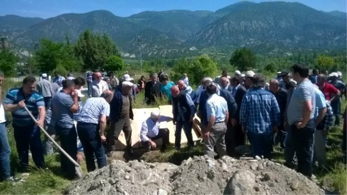 Yenice Köyü Dernek Başkanının Anne Acısı