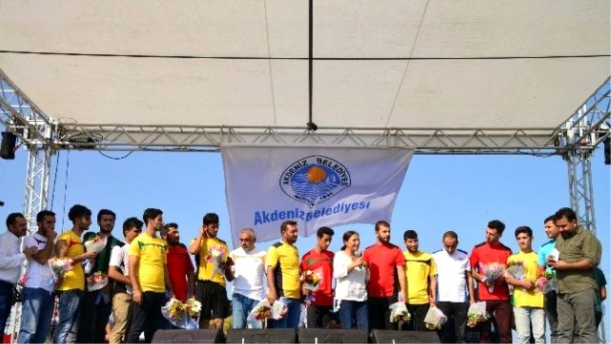 Akdeniz Belediyesi Çay Mahalle Evi\'nin Futbol Turnuvası Sona Erdi