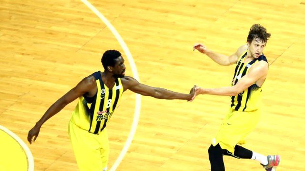 Anadolu Efes'i Yenen Fenerbahçe Basketbol Ligi'nde Şampiyon Oldu
