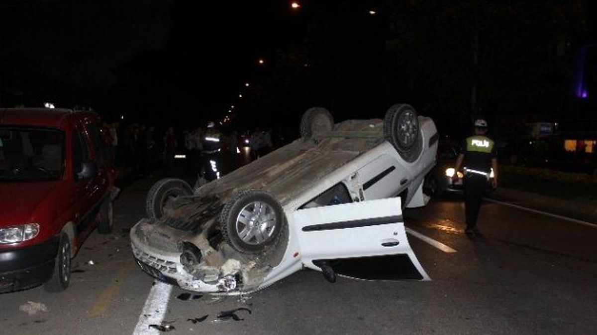 Araca Çarpıp Takla Attırdı, Olay Yerinden Kaçtı