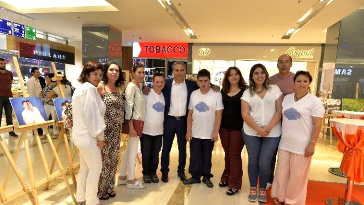 Başkan Uysal Özel Çocukların Çektiği Fotoğraf Sergisini Gezdi