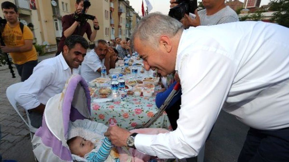 Başkan Zolan, Mahalle İftarına Katıldı