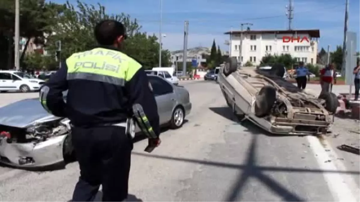 Burdur\'da Trafik Kazası: 4 Yaralı