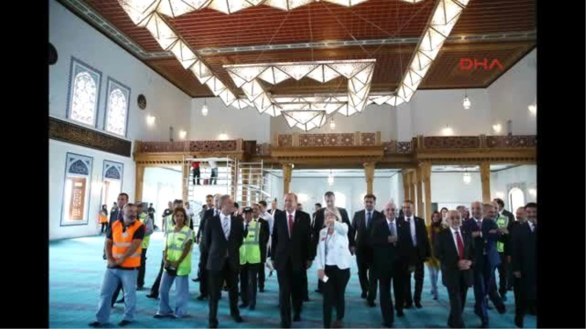 Cumhurbaşkanı Erdoğan, Cami İnşaatında İncelemelerde Bulundu