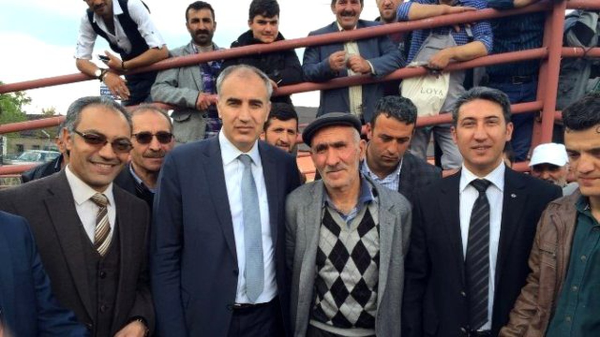 Erzurum\'da Yüzde 80 Hibeli Damızlık Boğa ve Koç Dağıtımı