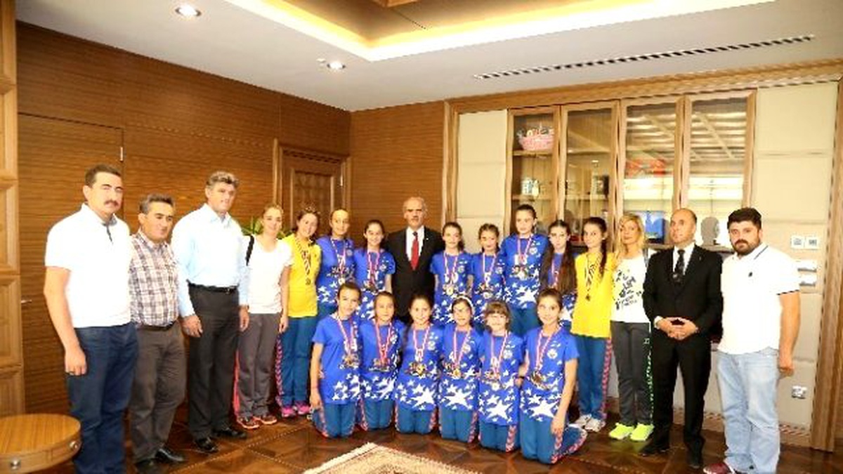 Hentbolun Şampiyonları Büyükşehir\'de