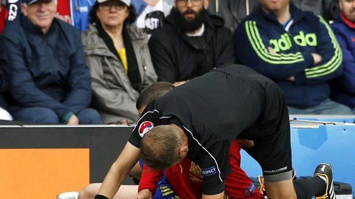 İspanyol Futbolcu Morata Yan Hakemi Yere Düşürdü