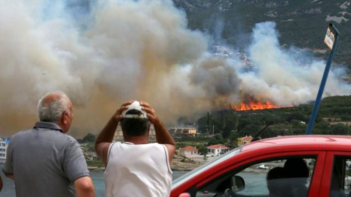 İzmir Karaburun'da Çıkan Yangında 15 Hektar Alan Kül Oldu