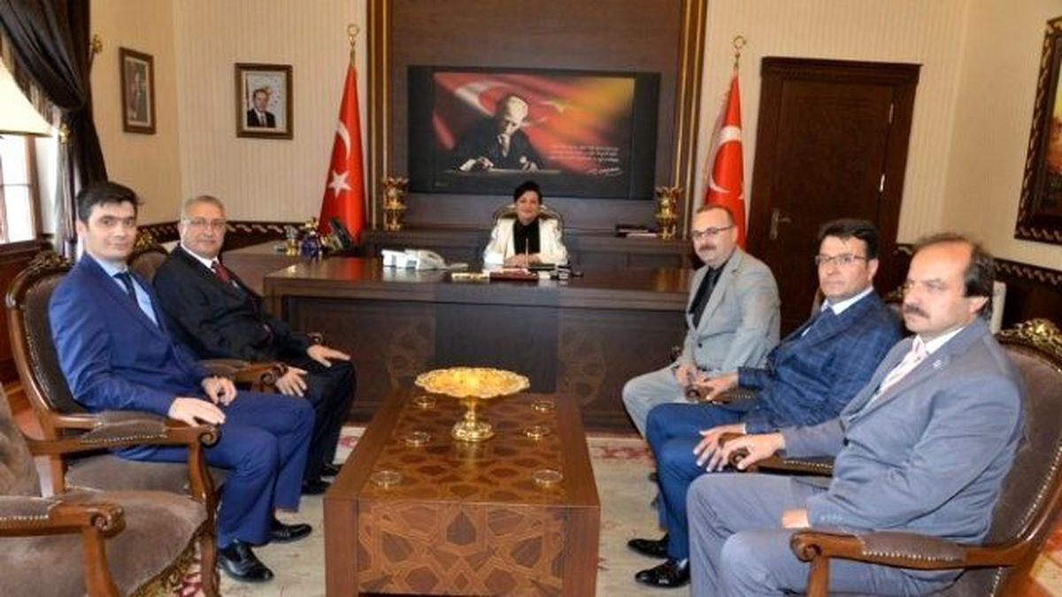 Kırklareli Kent Konseyi ve Smmmo\'dan Vali Civelek\'e Ziyaret