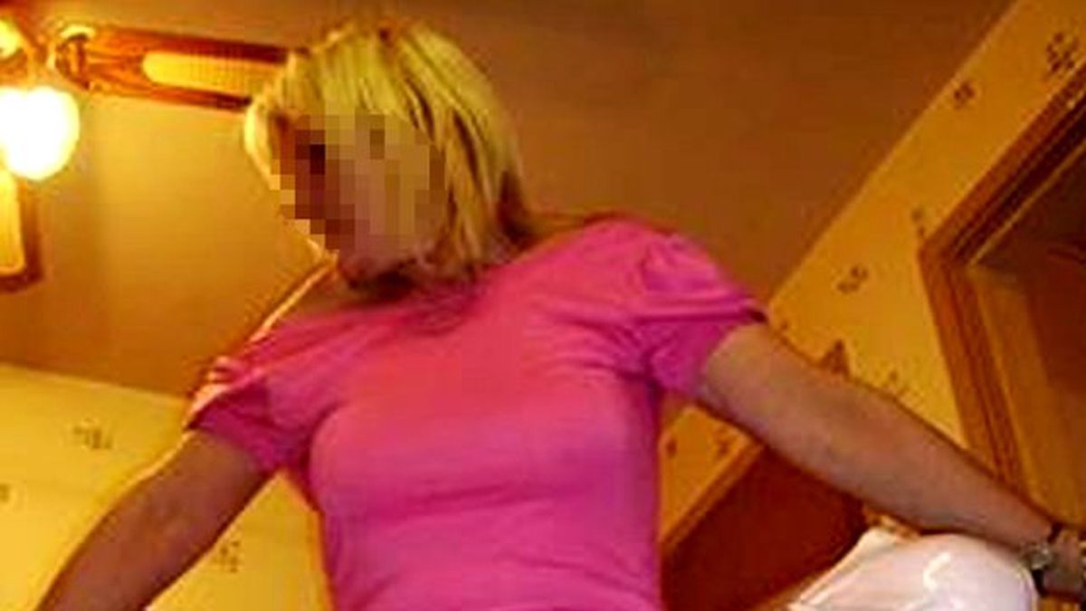 Kocası Maç İzlerken Kendisiyle Birlikte Olacak Erkek İlanı Verdi