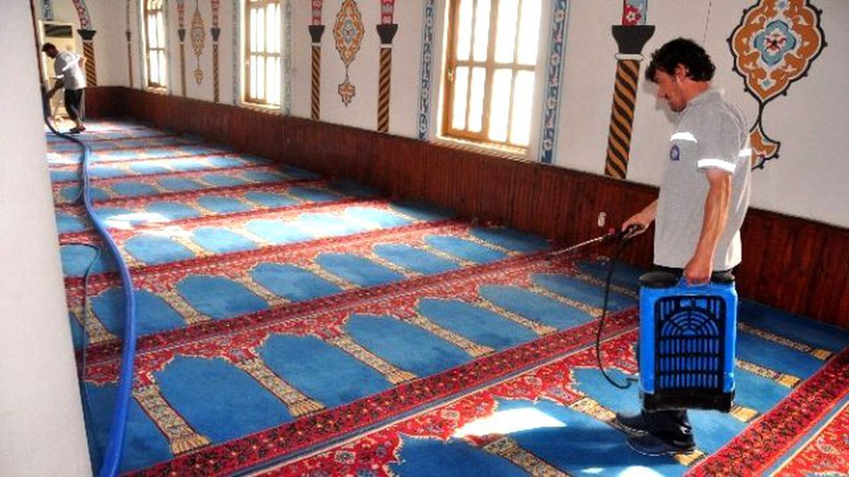 Manavgat\'ta Cami Temizlikleri Devam Ediyor