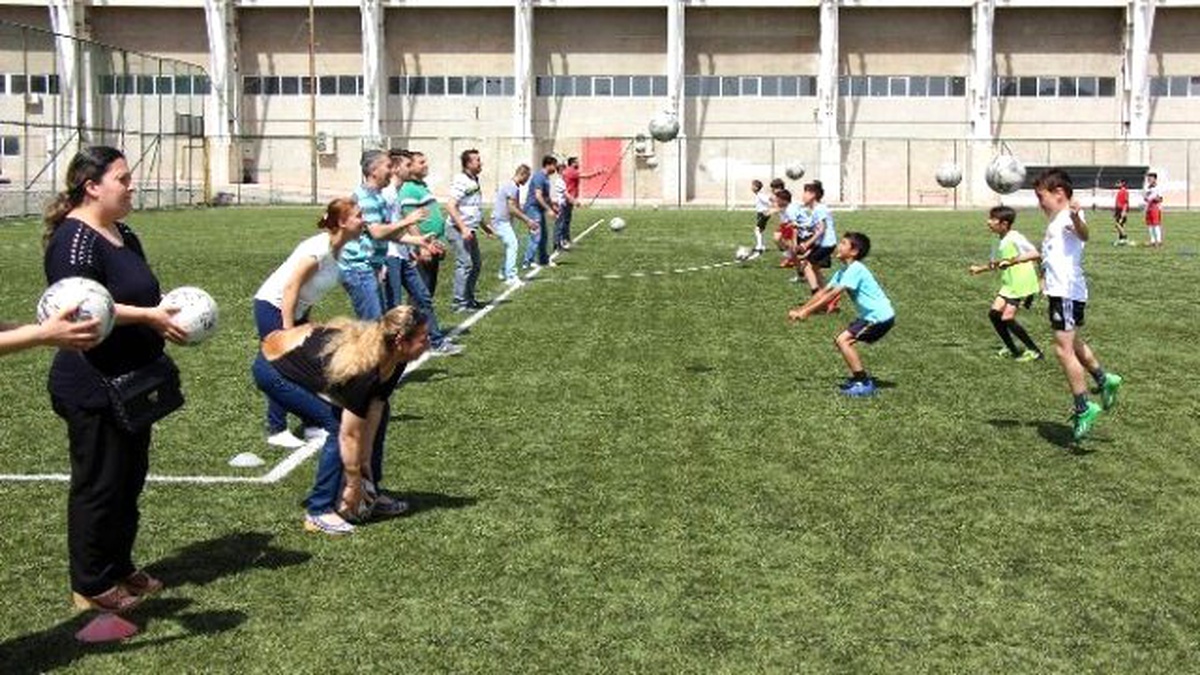 Manisa\'da \'Ailemle Spor Yapıyorum\' Projesi Büyük İlgi Görüyor