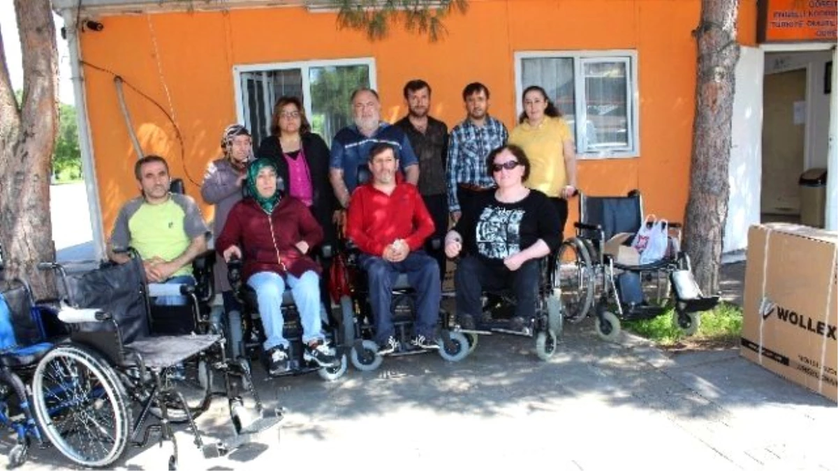 Omurilik Felçlilerine 8 Adet Tekerlekli Sandalye Desteği