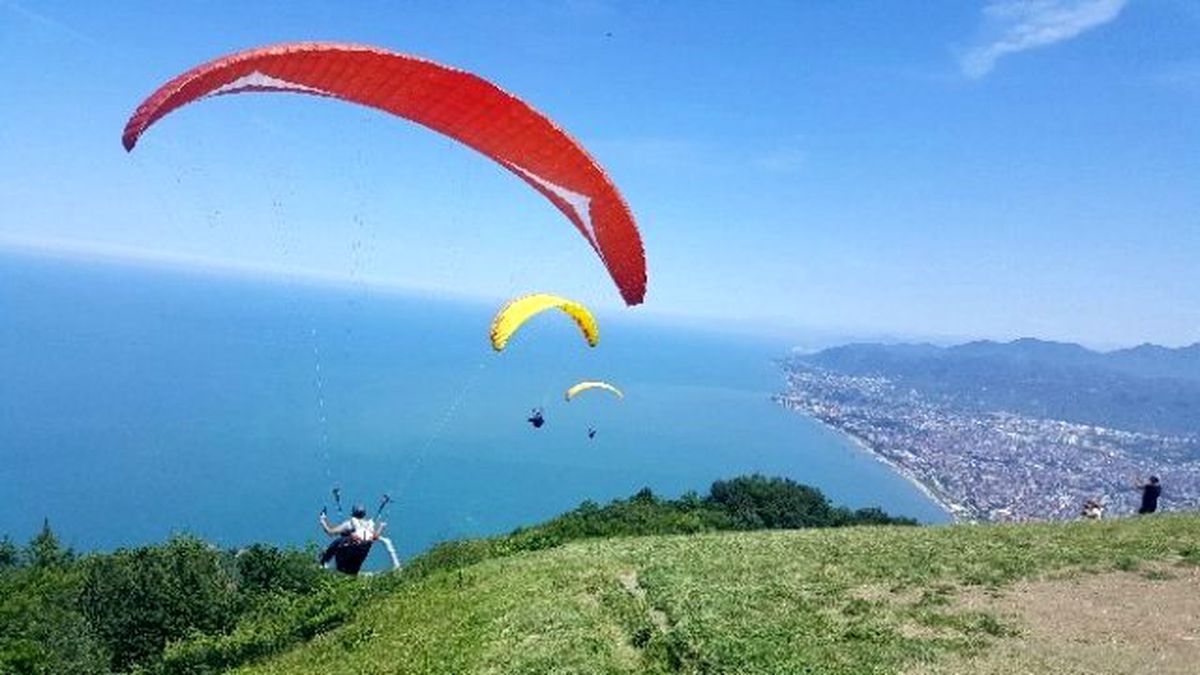 Ordu\'da Yamaç Paraşütü Heyecanı