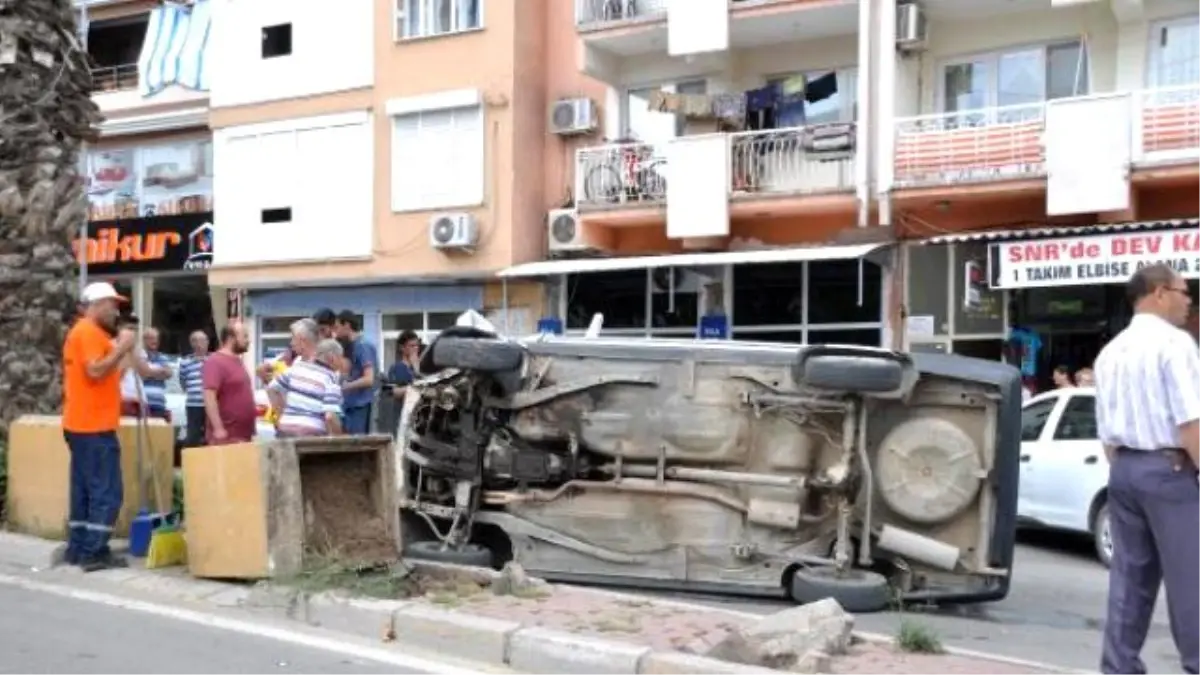 Otomobil Refüjdeki Beton Çiçekliğe Çarptı: 1 Yaralı