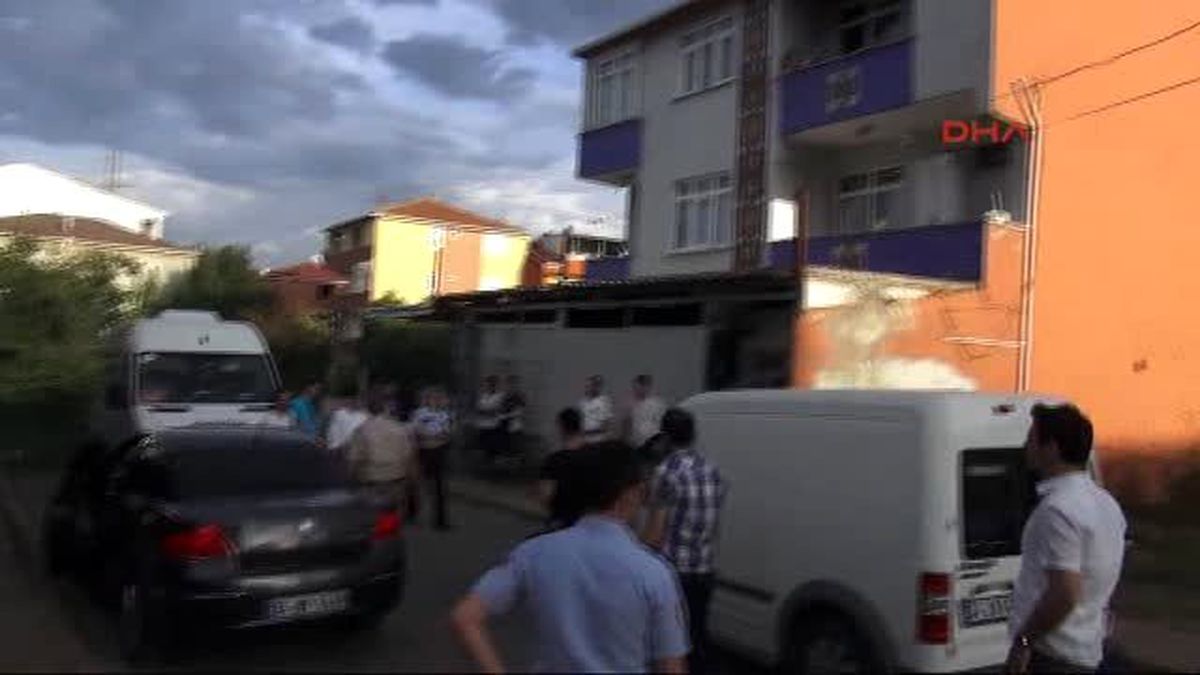 Tartıştığı Eşini Boğazından Bıçaklayarak Öldürdü