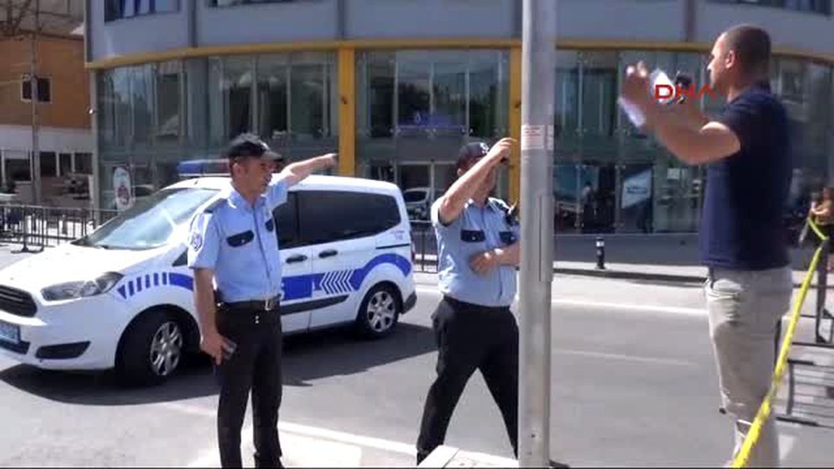 Vezneciler'de Şüpheli Paket Hareketliliği! Cadde Trafiğe Kapatıldı