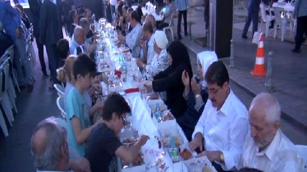Vezneciler\'de Teröre Karşı Birlik ve Beraberlik İftarı