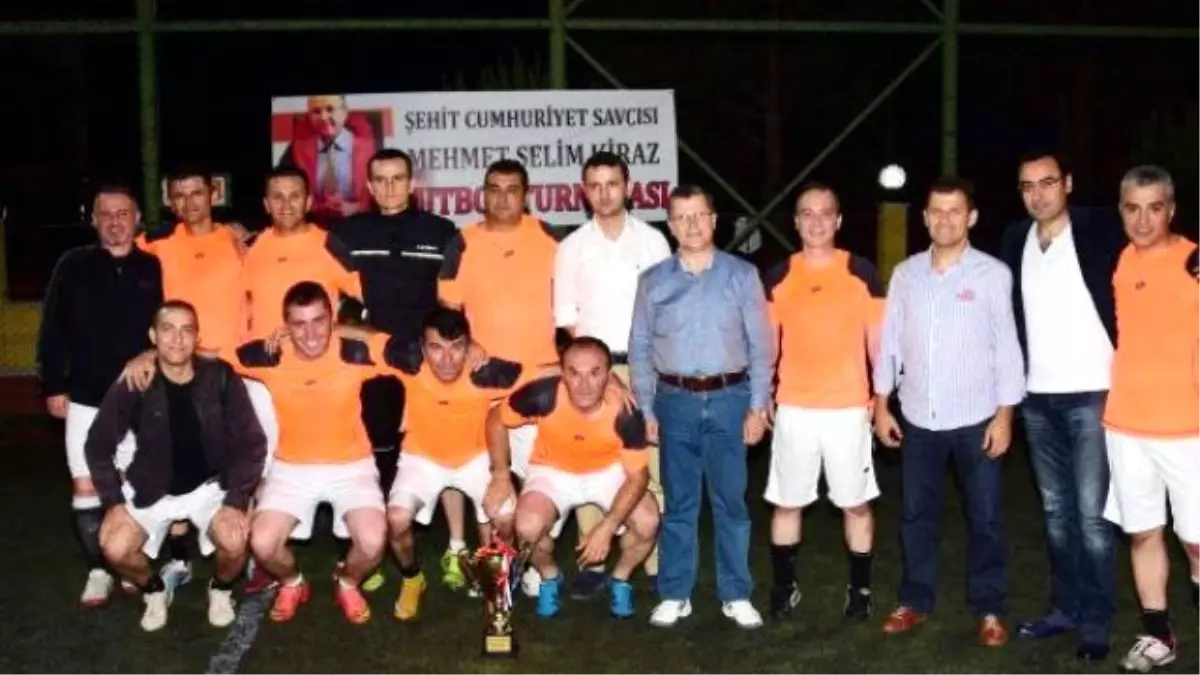 Çanakkale\'de Şehit Savcı Kiraz Anısına Futbol Turnuvası