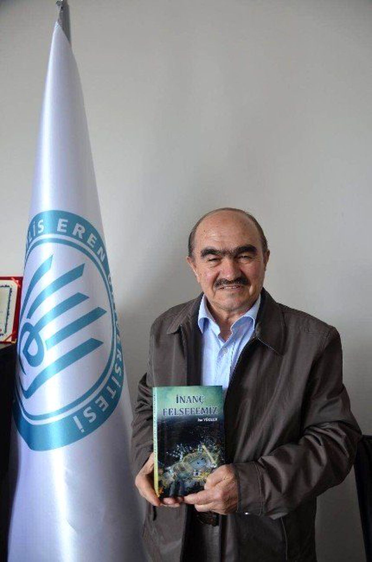 Dekanın Bastırdığı Kitap 81 ile Gönderildi