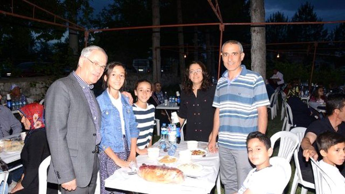 Dinar Belediyesi Personeline İftar Yemeği Verdi