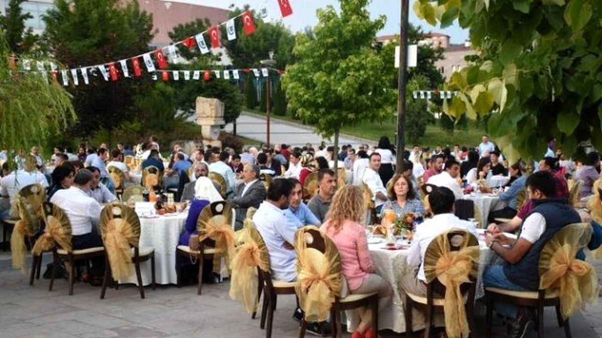 Düzce Üniversitesi Rektöründen İftar Daveti