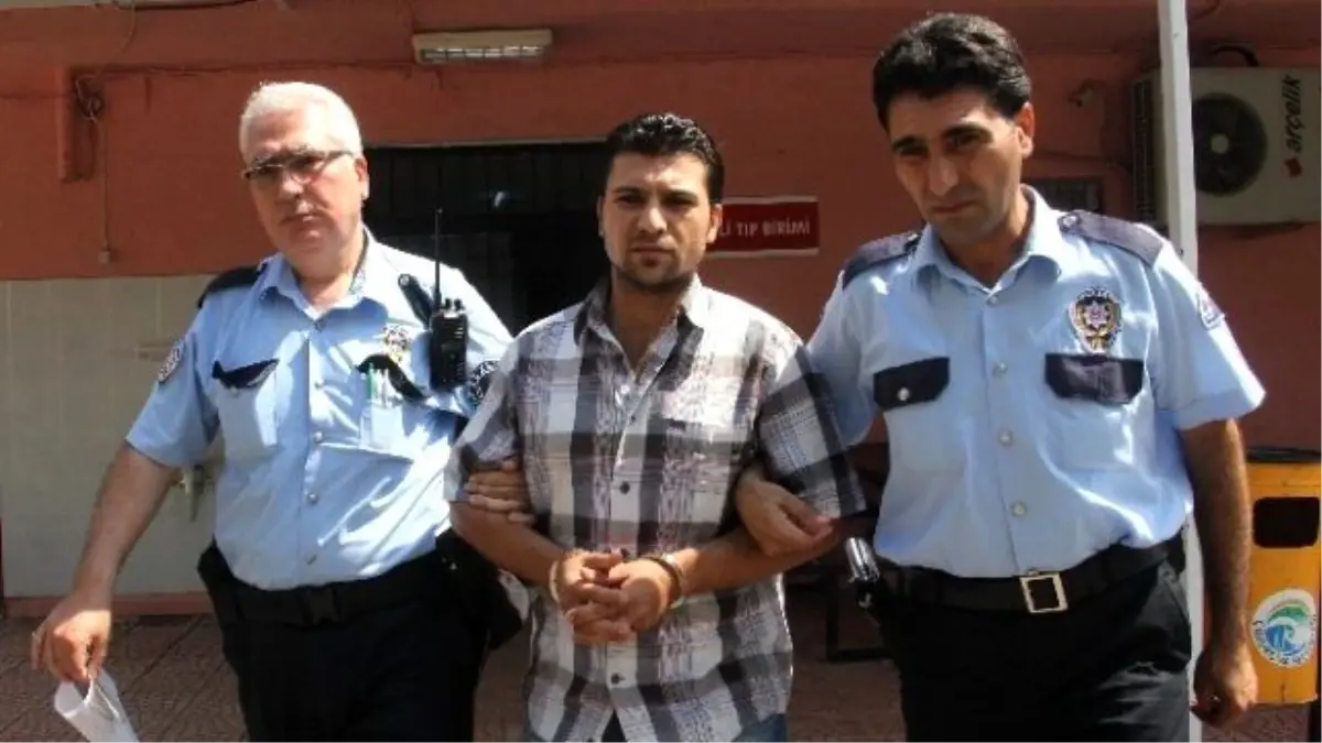 5 Yerinden Bıçakladığı Eşinin Başında Yardım Bekledi