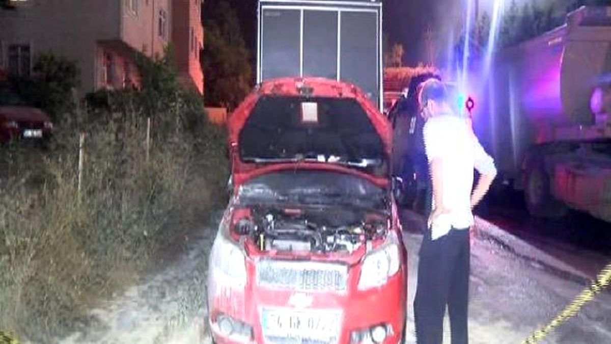 Eyüp\'te Park Halindeki 6 Araç Kundaklandı