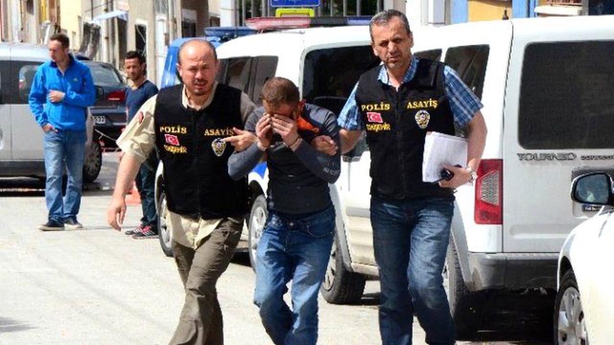 Hakkında 13 Yakalanma Emri Bulunan Şüpheli Adliyede