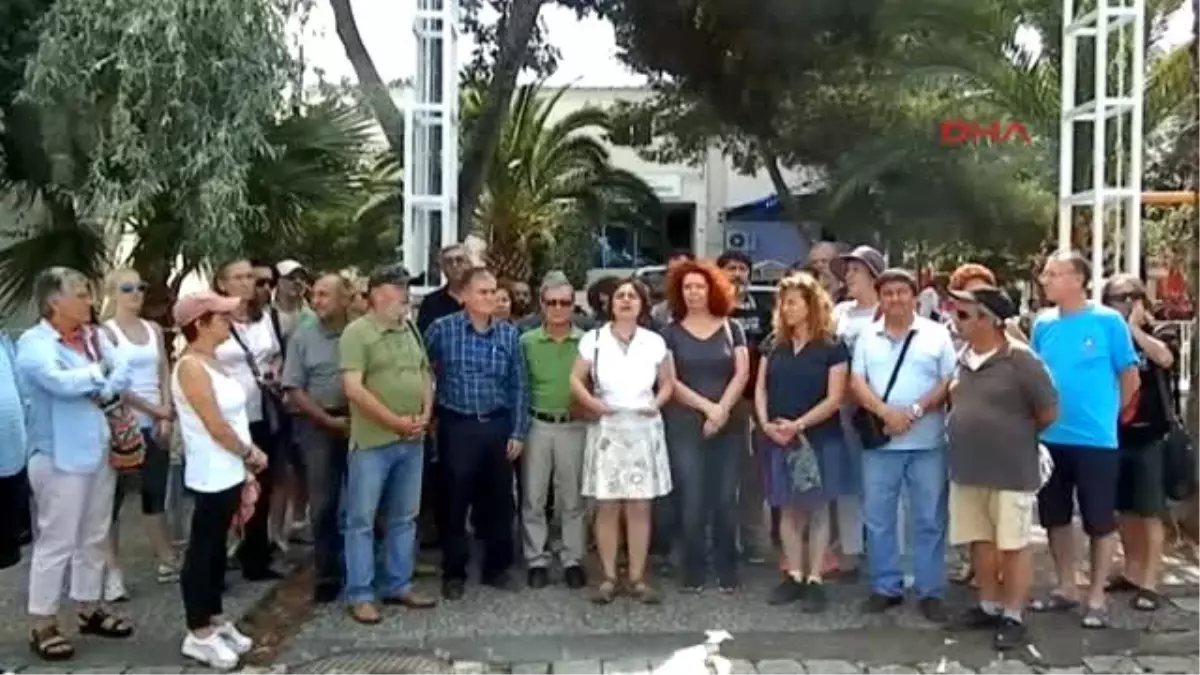 İzmir Doktora Soruşturmaya Sağlıkçılardan Protesto