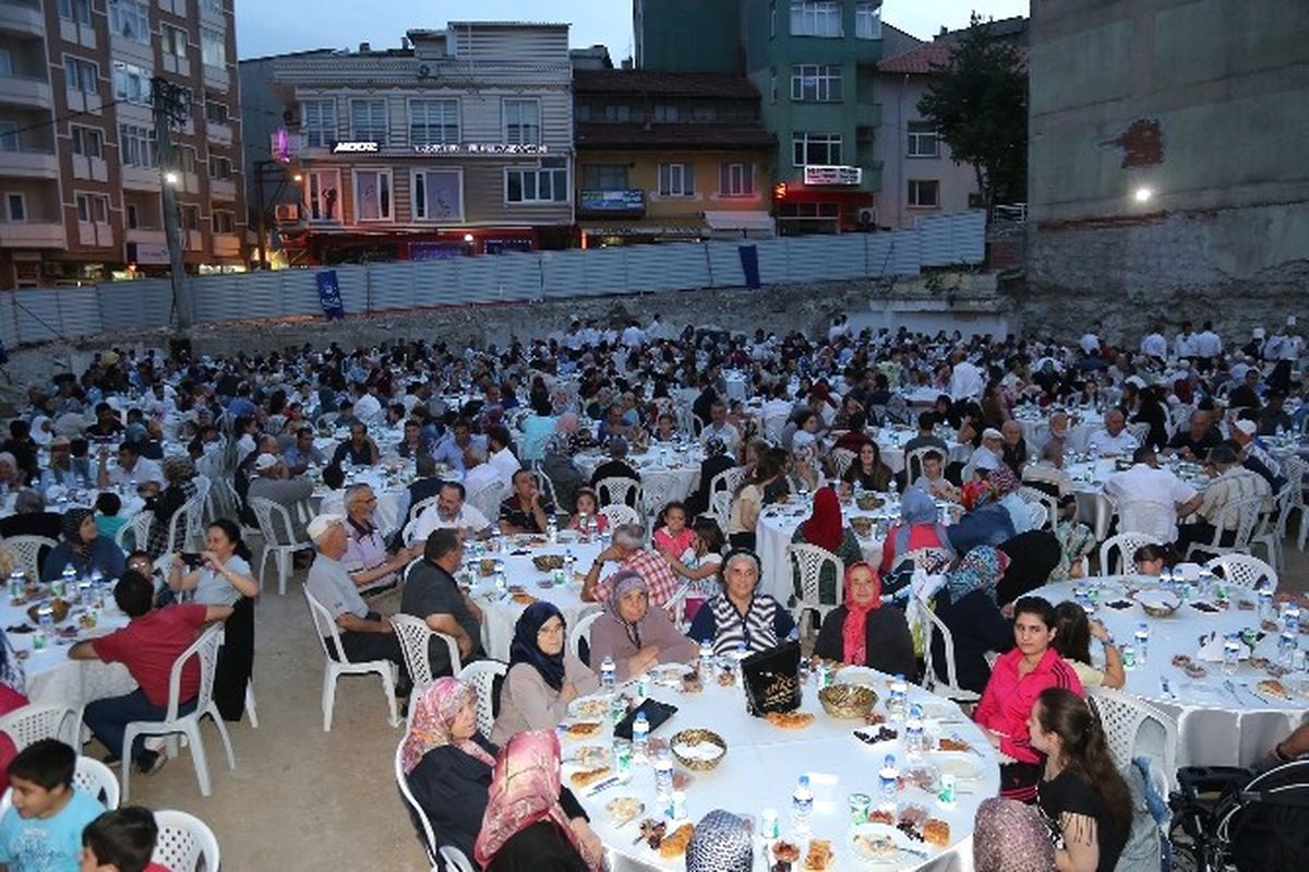 Karacabey\'e Hizmette Ramazan Bereketi