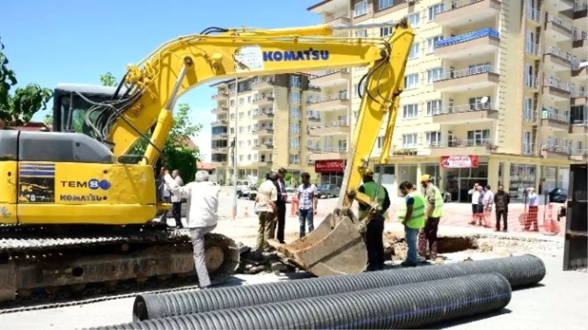 Malatya\'da Yağmur Suyu Hatları Döşeniyor