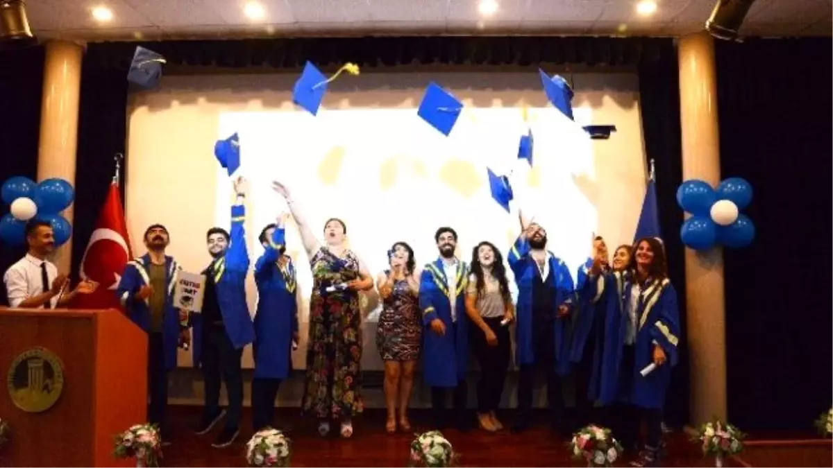 Mücevher Sanatının Yeni Adayları Diplomalarını Aldı