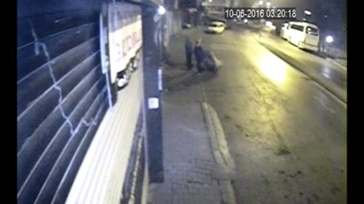 Kağıt Toplama Arabasıyla Hırsızlık Yapan Şebeke Kamerada