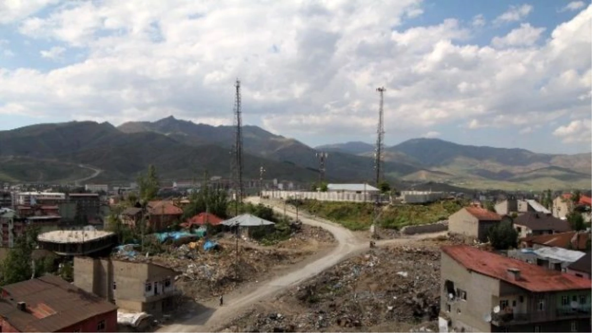 Karakollar Tamam! Yüksekova'da Artık Hendek Kazılamayacak