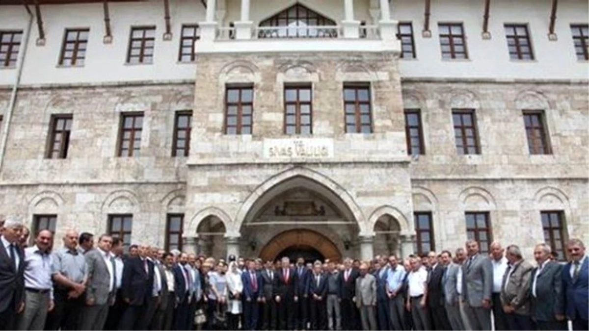 Sivas Valisi Gül\'e Ziyaretler Sürüyor