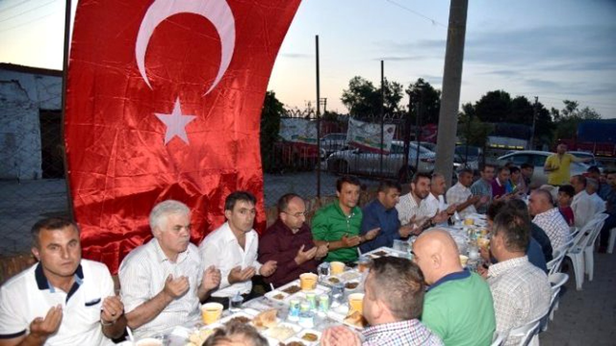 Üzülmez, Ağasarlıların İftarına Konuk Oldu