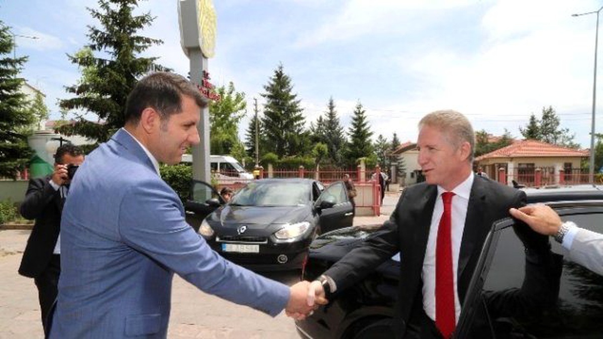 Vali Gül, İl Özel İdaresi\'ni Ziyaret Etti