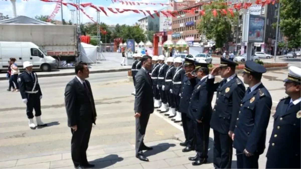 Vali Haktankaçmaz\'dan Emniyet Müdürlüğü\'ne Ziyaret