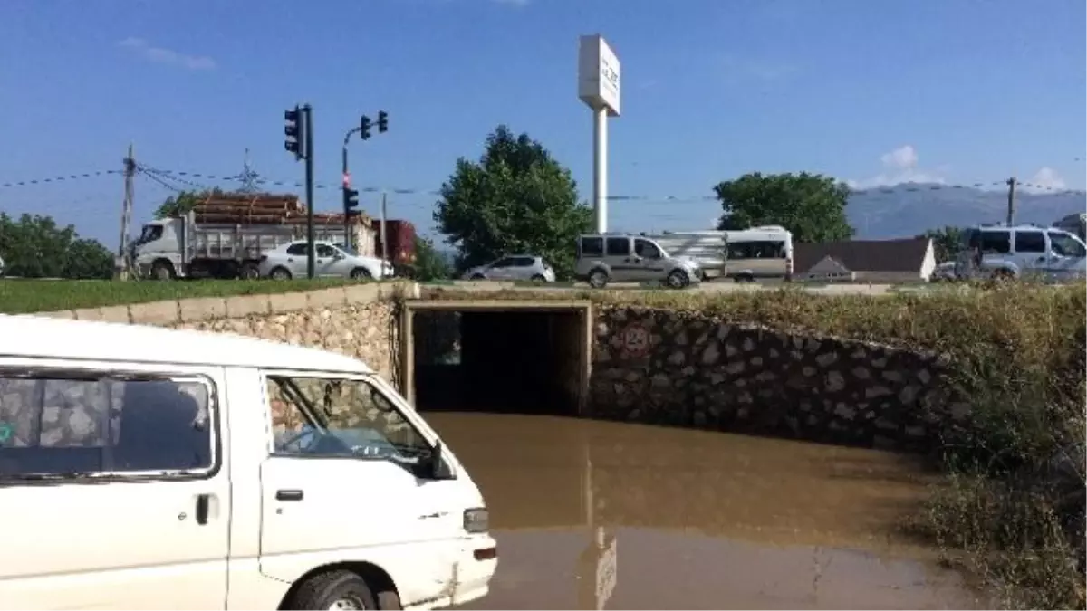 Alt Geçitleri Su Bastı