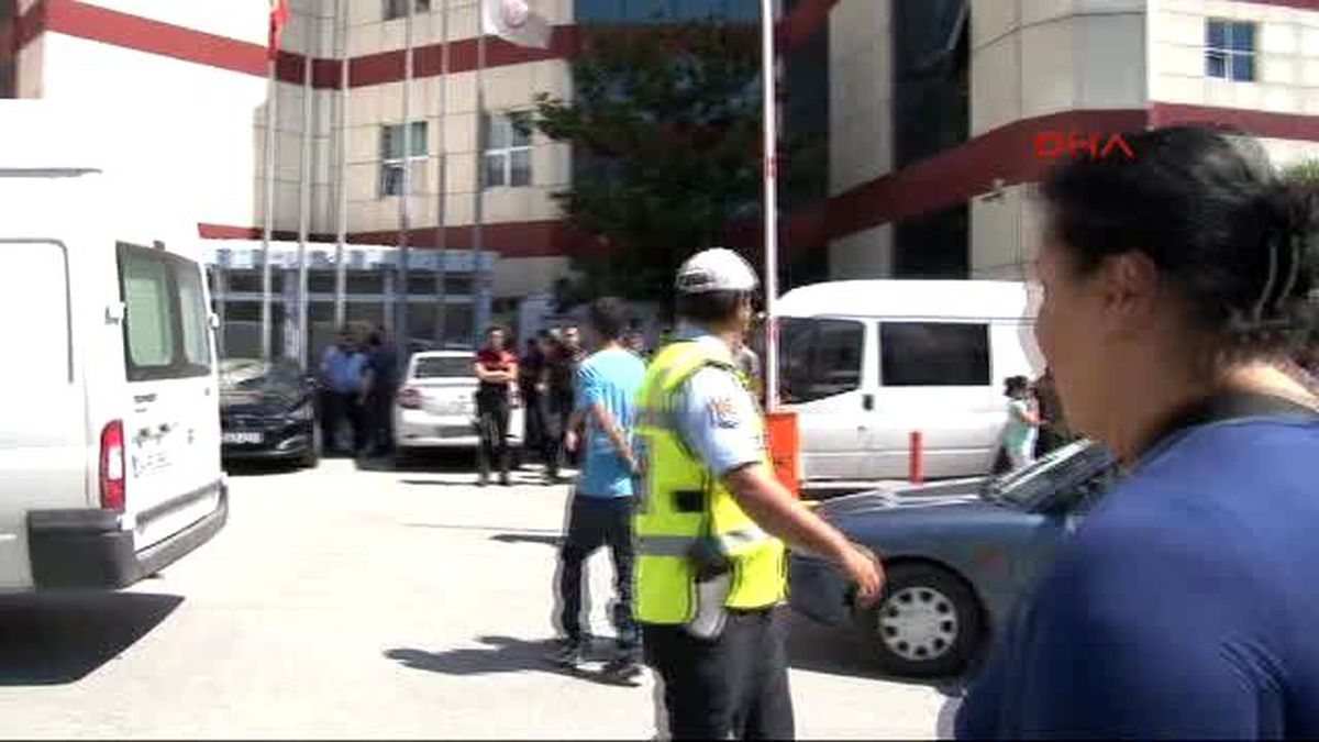 Arnavutköy\'de Yaralanan Polis Şehit Oldu