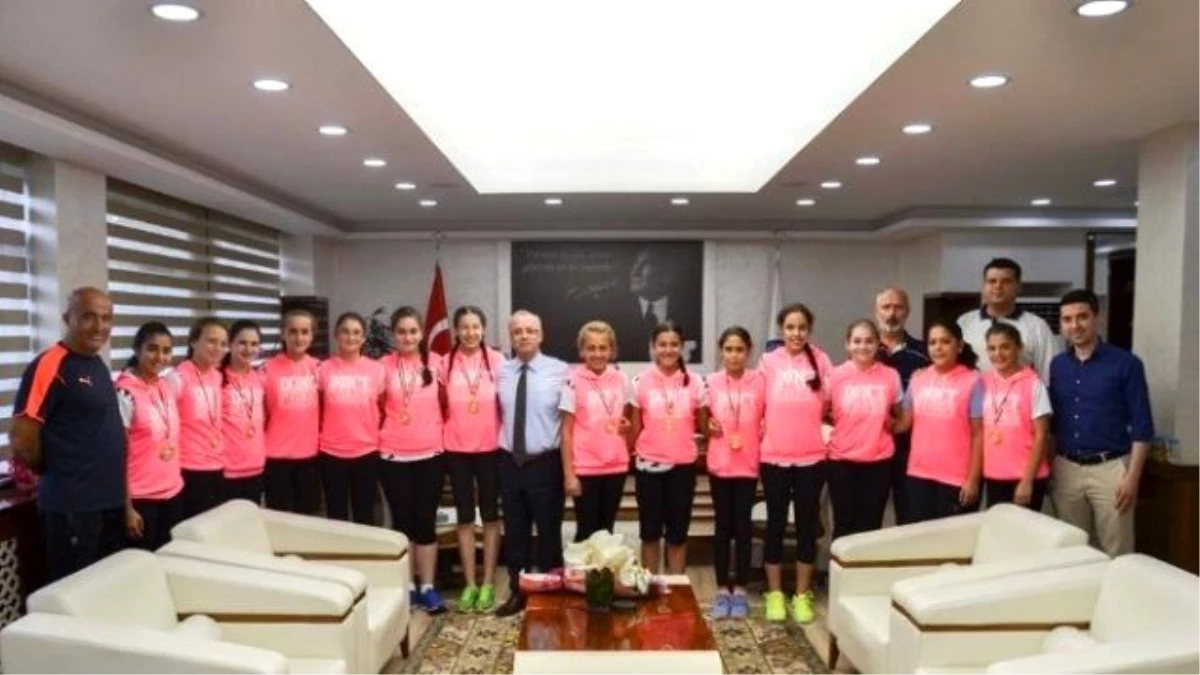 Başkan Kayda, Şampiyon Kızları Ağırladı