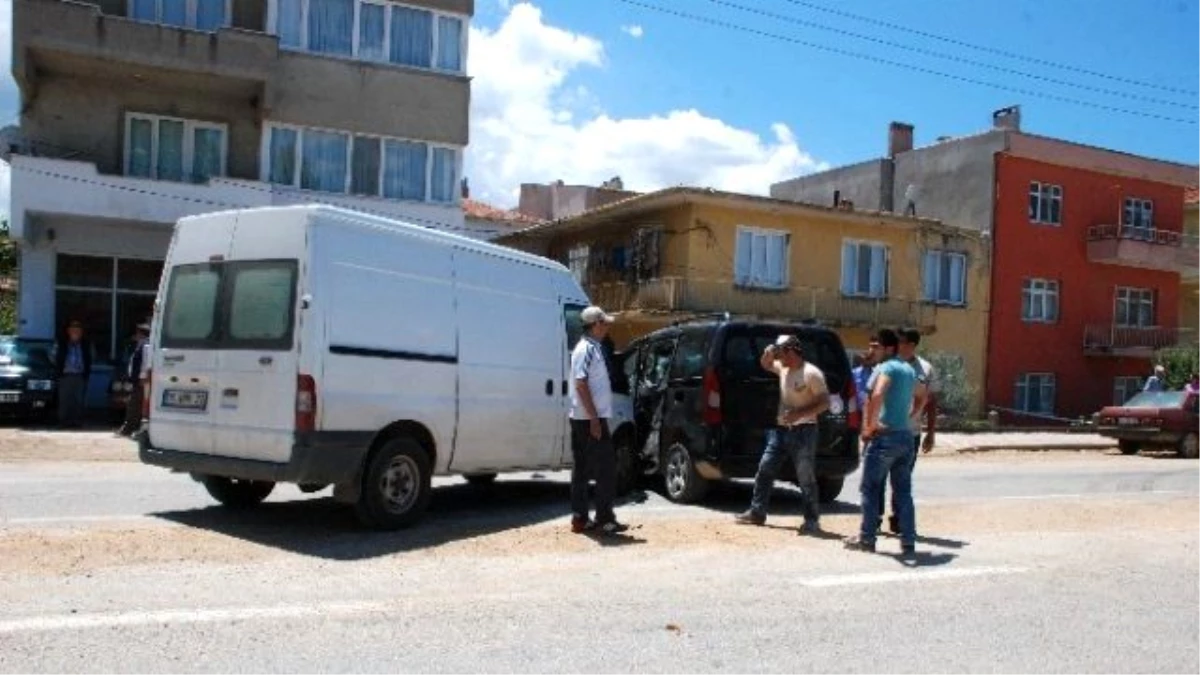 Bayramiç\'te Trafik Kazası: 2 Yaralı